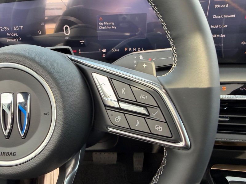 Buick Enclave Vehicle Full-screen Gallery Image 16