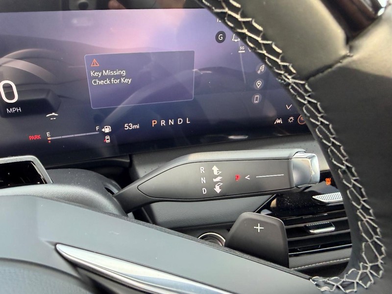 Buick Enclave Vehicle Full-screen Gallery Image 17