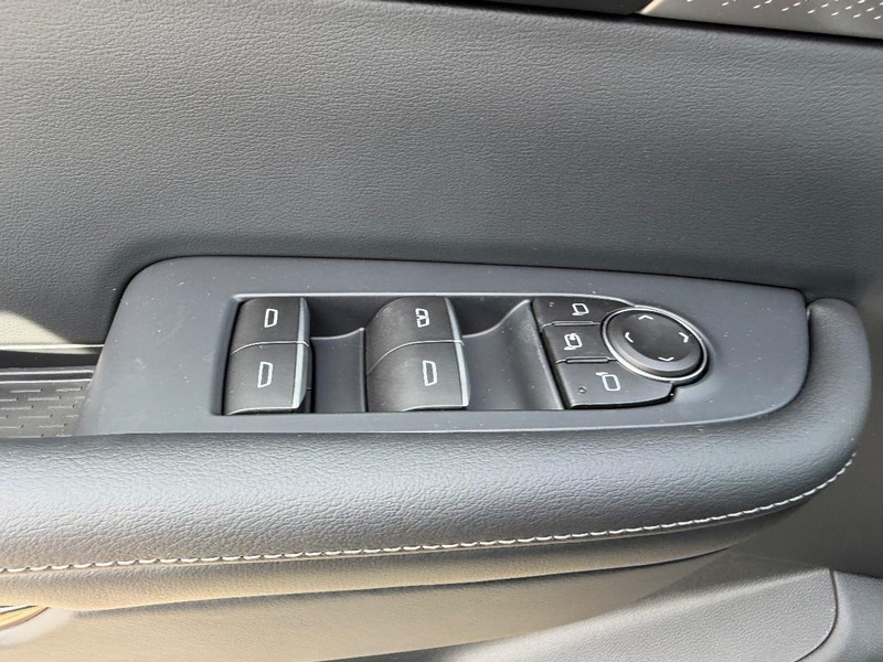 Buick Enclave Vehicle Full-screen Gallery Image 20