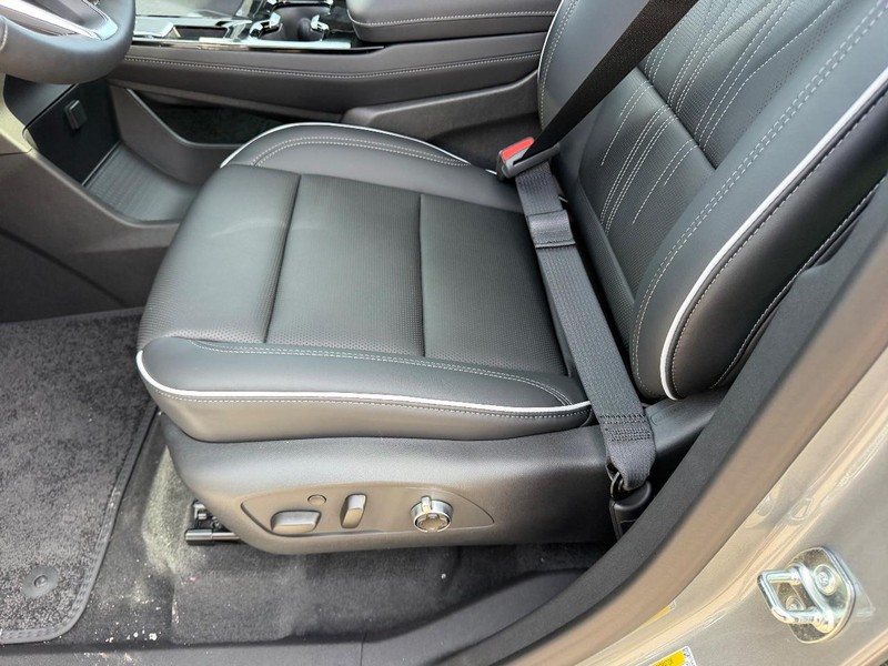 Buick Enclave Vehicle Full-screen Gallery Image 22