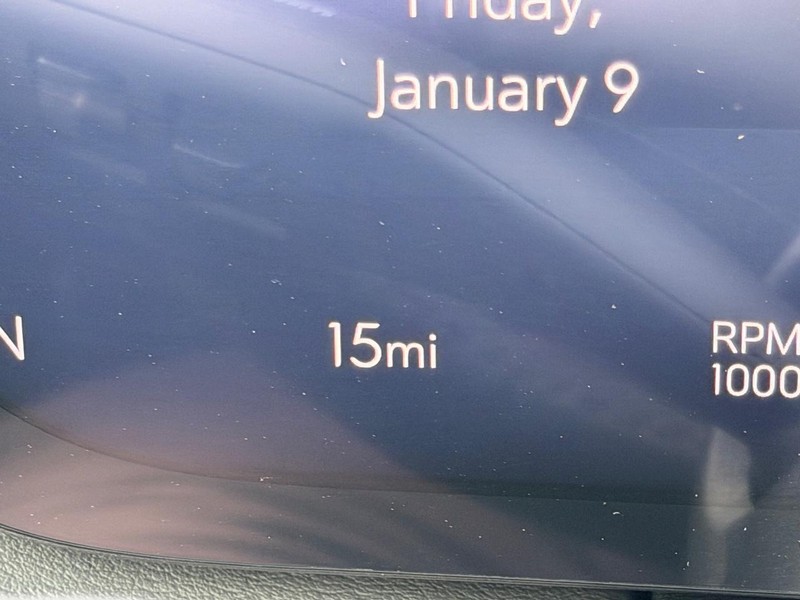 Buick Enclave Vehicle Full-screen Gallery Image 23