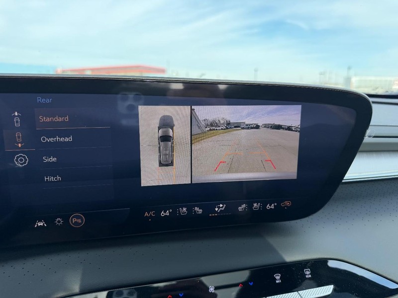 Buick Enclave Vehicle Full-screen Gallery Image 24