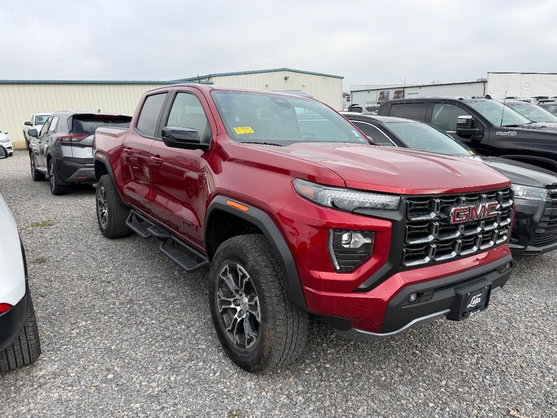 GMC Canyon Vehicle Full-screen Gallery Image 2