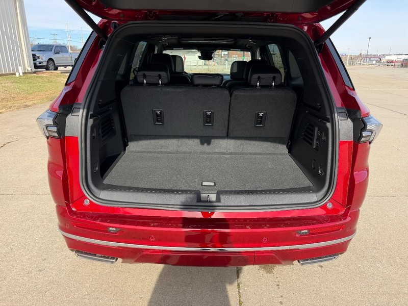 Buick Enclave Vehicle Full-screen Gallery Image 5