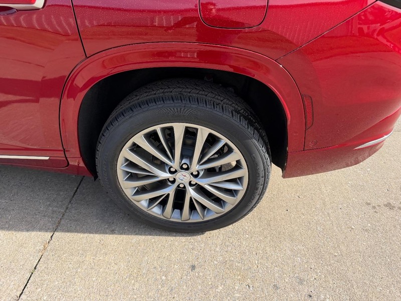 Buick Enclave Vehicle Full-screen Gallery Image 7