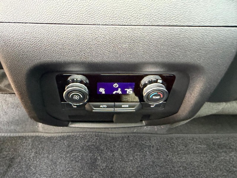 Buick Enclave Vehicle Full-screen Gallery Image 11