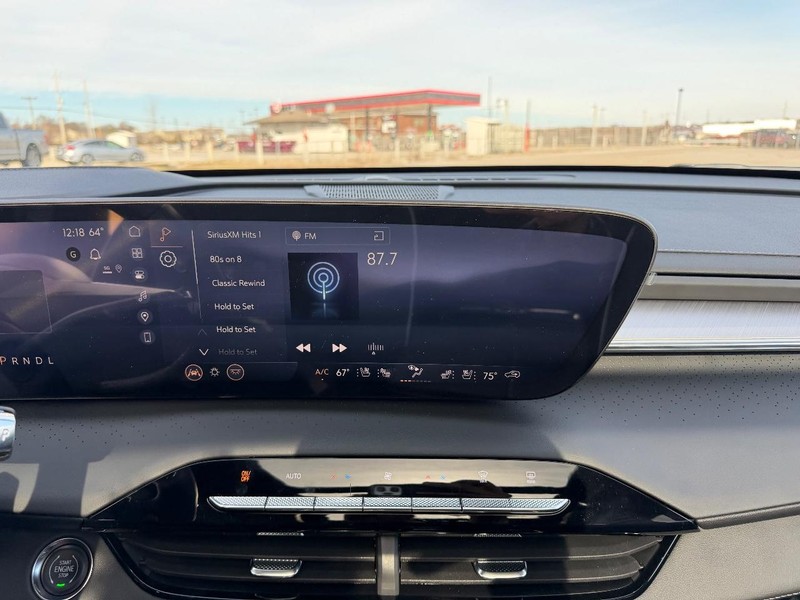 Buick Enclave Vehicle Full-screen Gallery Image 17