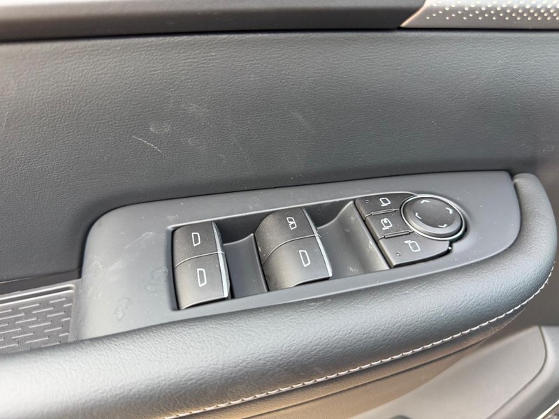 Buick Enclave Vehicle Full-screen Gallery Image 20