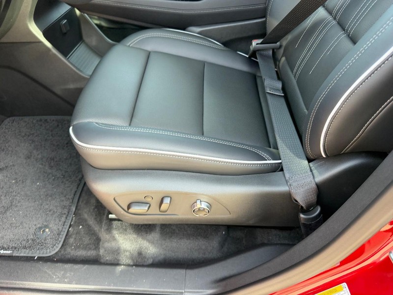 Buick Enclave Vehicle Full-screen Gallery Image 22