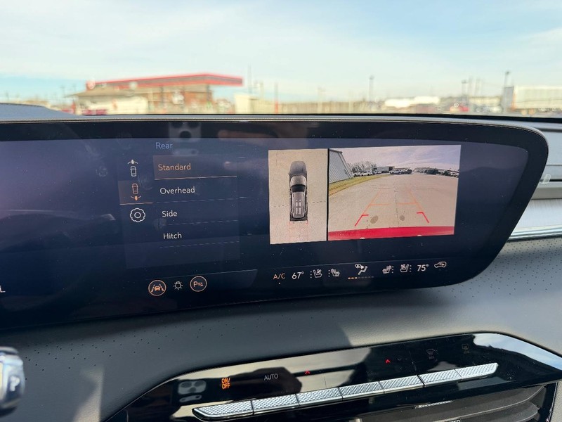 Buick Enclave Vehicle Full-screen Gallery Image 24