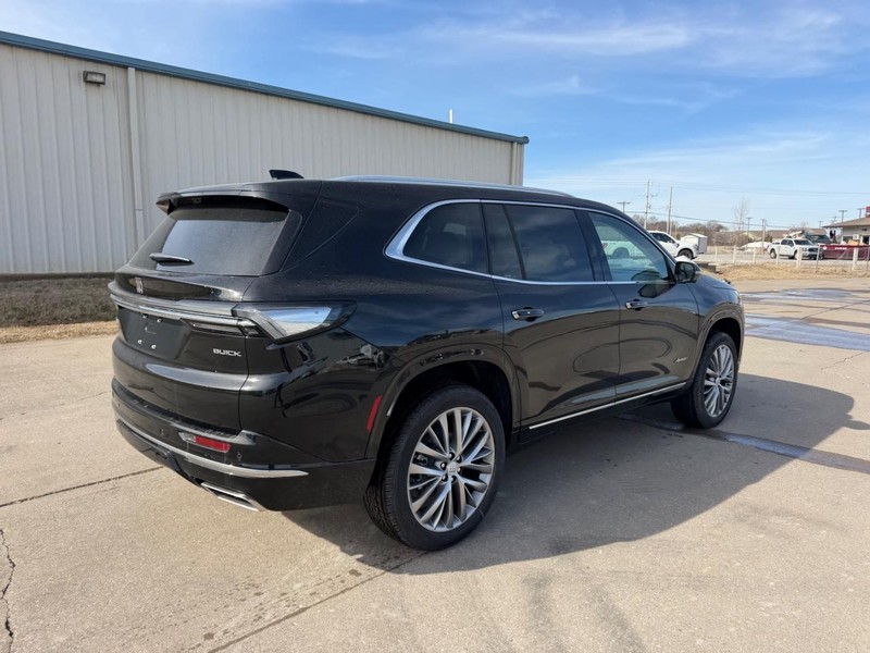Buick Enclave Vehicle Full-screen Gallery Image 3