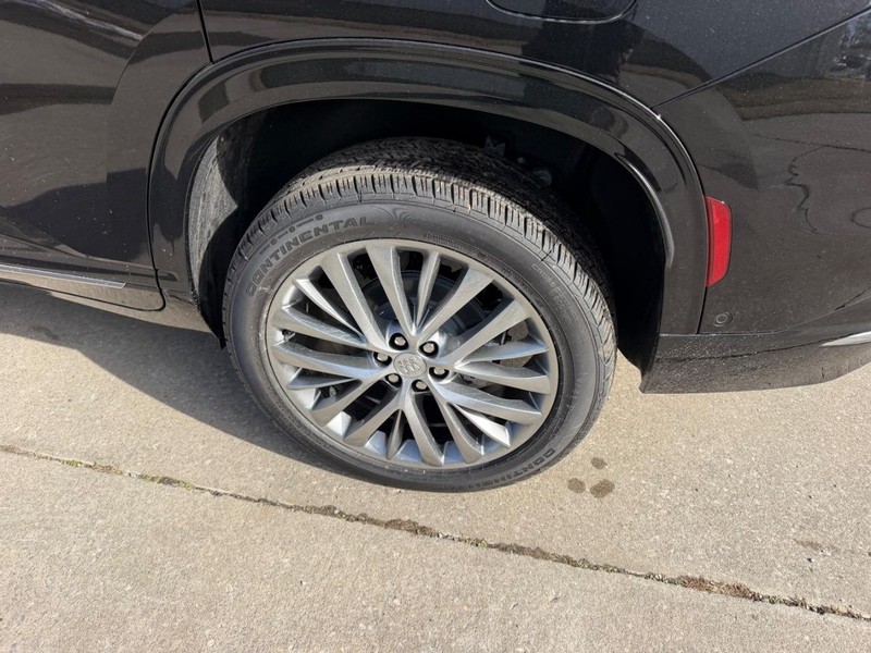 Buick Enclave Vehicle Full-screen Gallery Image 7