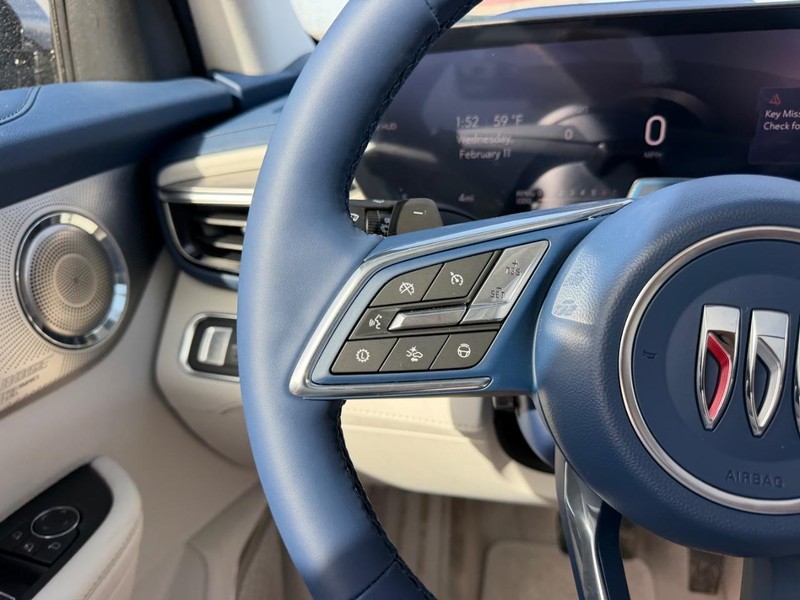 Buick Enclave Vehicle Full-screen Gallery Image 14