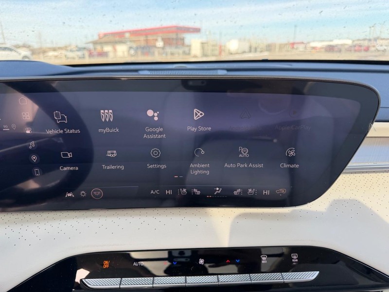 Buick Enclave Vehicle Full-screen Gallery Image 17