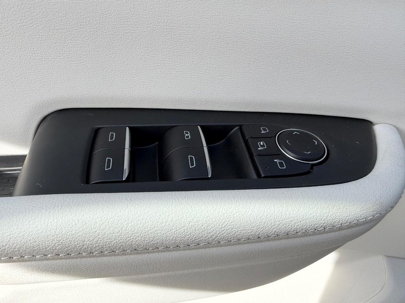 Buick Enclave Vehicle Full-screen Gallery Image 20