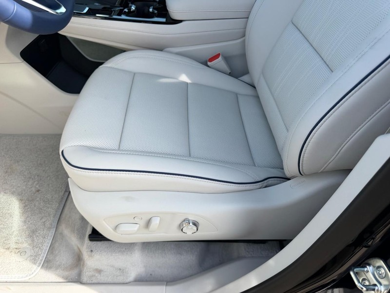 Buick Enclave Vehicle Full-screen Gallery Image 22