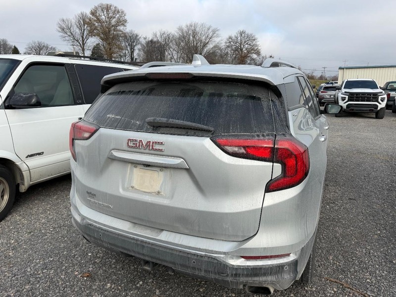 GMC Terrain Vehicle Full-screen Gallery Image 3