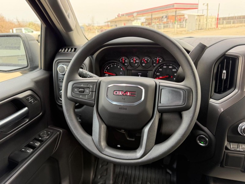 GMC Sierra 1500 Vehicle Full-screen Gallery Image 9