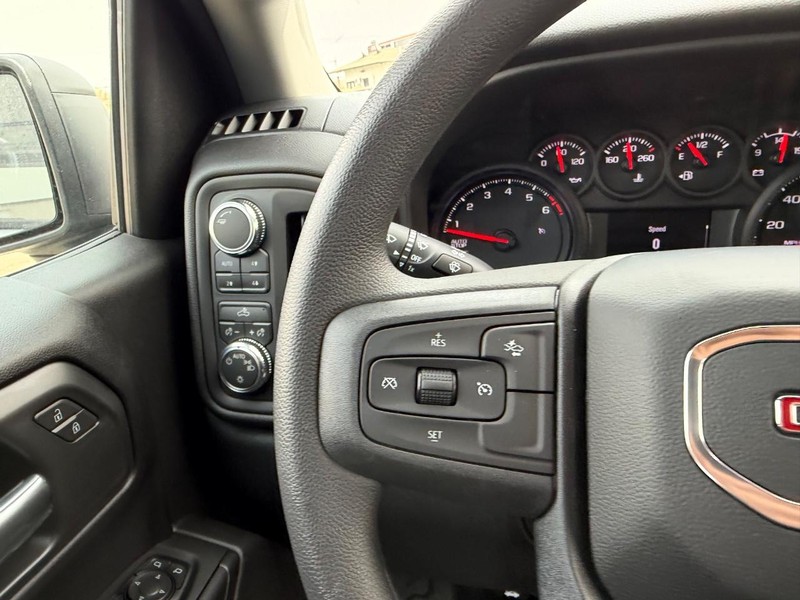 GMC Sierra 1500 Vehicle Full-screen Gallery Image 10