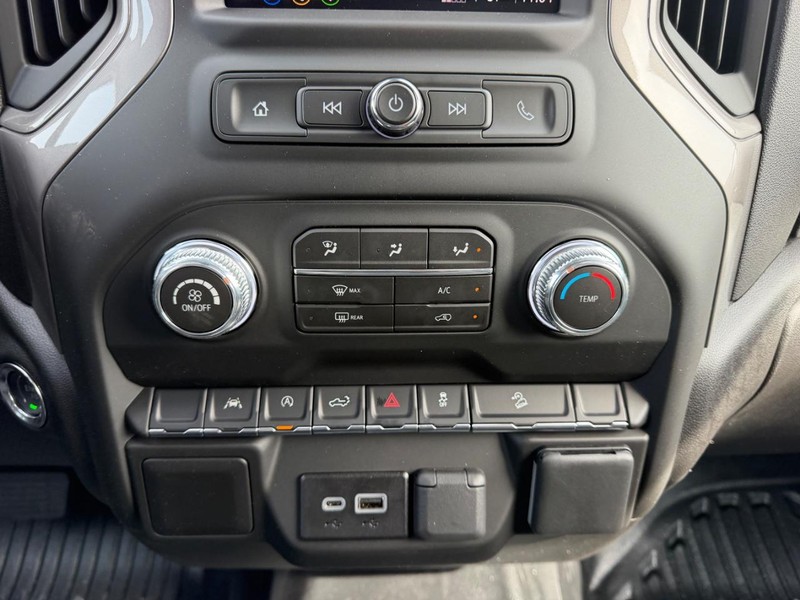 GMC Sierra 1500 Vehicle Full-screen Gallery Image 12