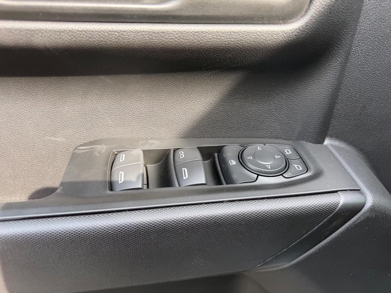 GMC Sierra 1500 Vehicle Full-screen Gallery Image 14