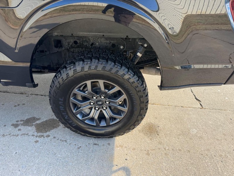 Ford F-150 Vehicle Full-screen Gallery Image 6