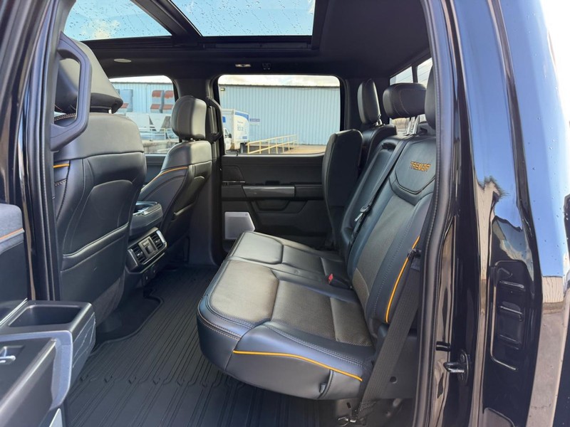 Ford F-150 Vehicle Full-screen Gallery Image 7