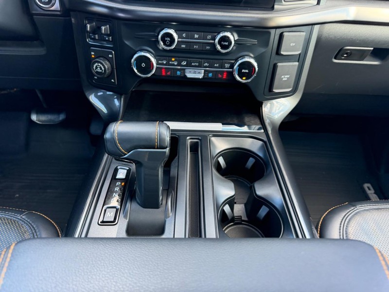 Ford F-150 Vehicle Full-screen Gallery Image 15