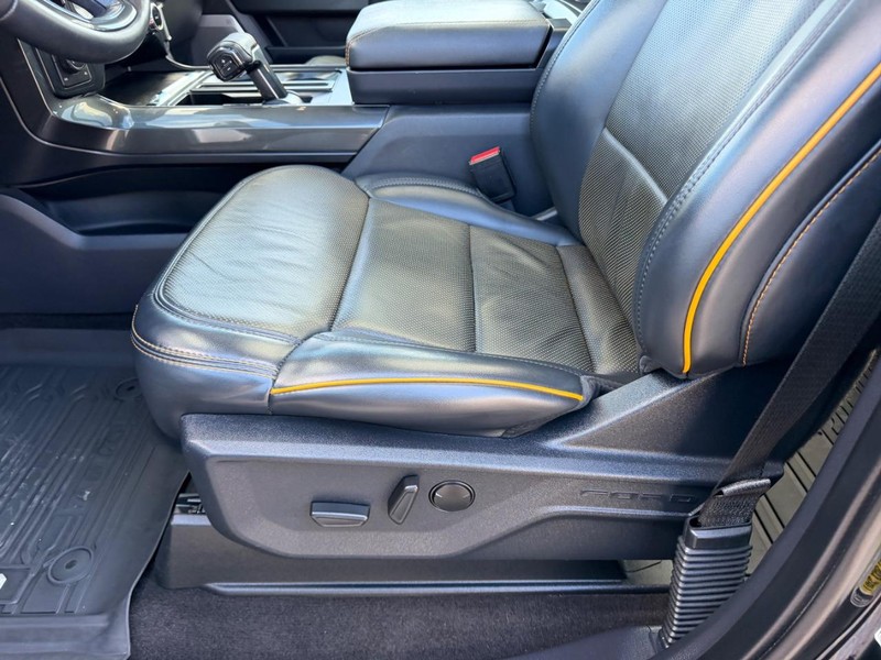 Ford F-150 Vehicle Full-screen Gallery Image 19