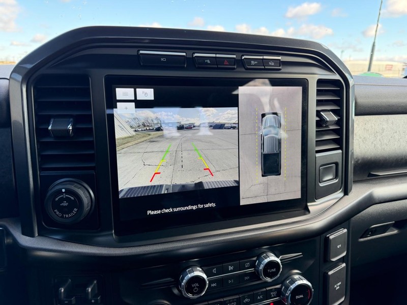 Ford F-150 Vehicle Full-screen Gallery Image 21