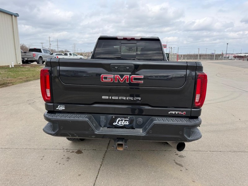 GMC Sierra 2500HD Vehicle Full-screen Gallery Image 4