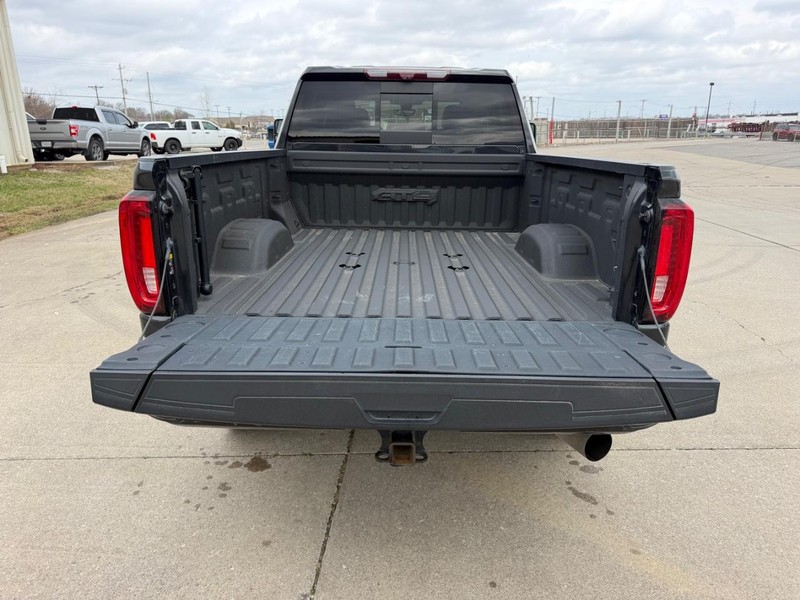 GMC Sierra 2500HD Vehicle Full-screen Gallery Image 5