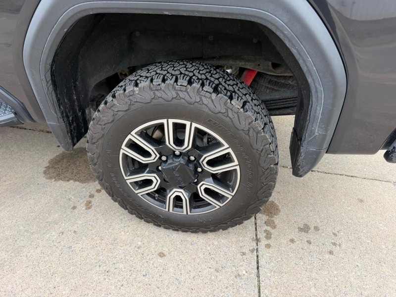 GMC Sierra 2500HD Vehicle Full-screen Gallery Image 6