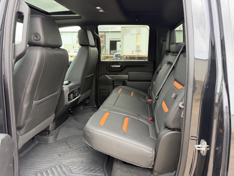 GMC Sierra 2500HD Vehicle Full-screen Gallery Image 7