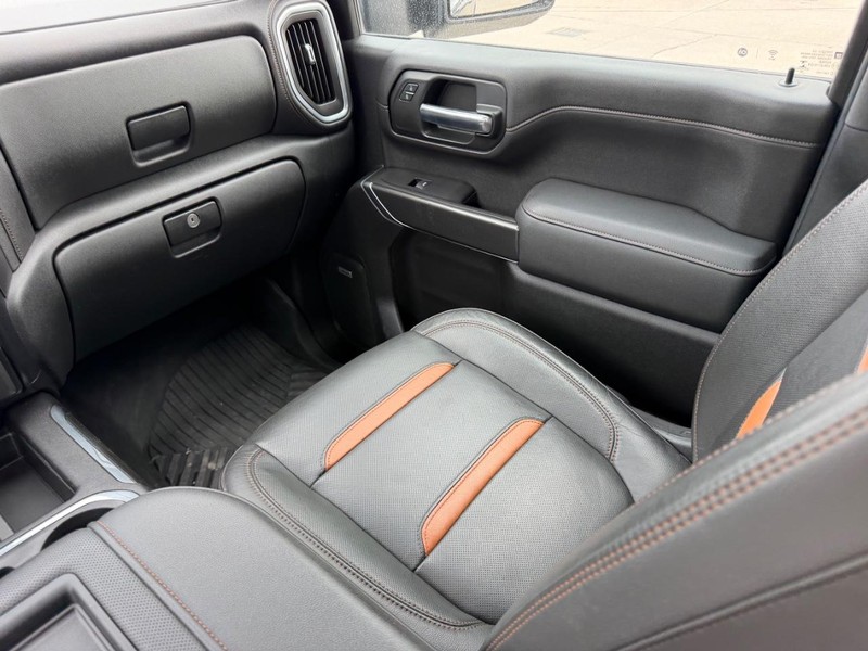 GMC Sierra 2500HD Vehicle Full-screen Gallery Image 15