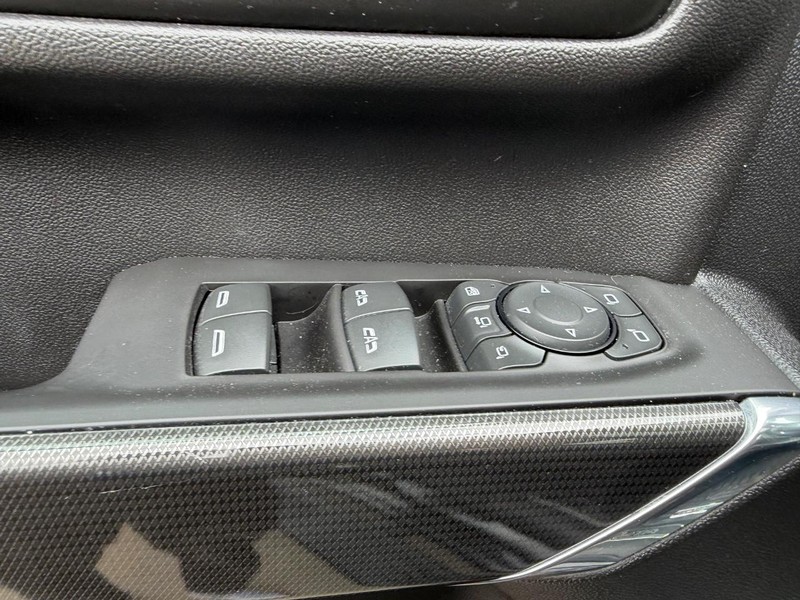 GMC Sierra 2500HD Vehicle Full-screen Gallery Image 16