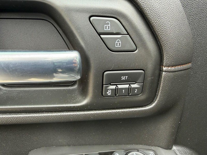 GMC Sierra 2500HD Vehicle Full-screen Gallery Image 17