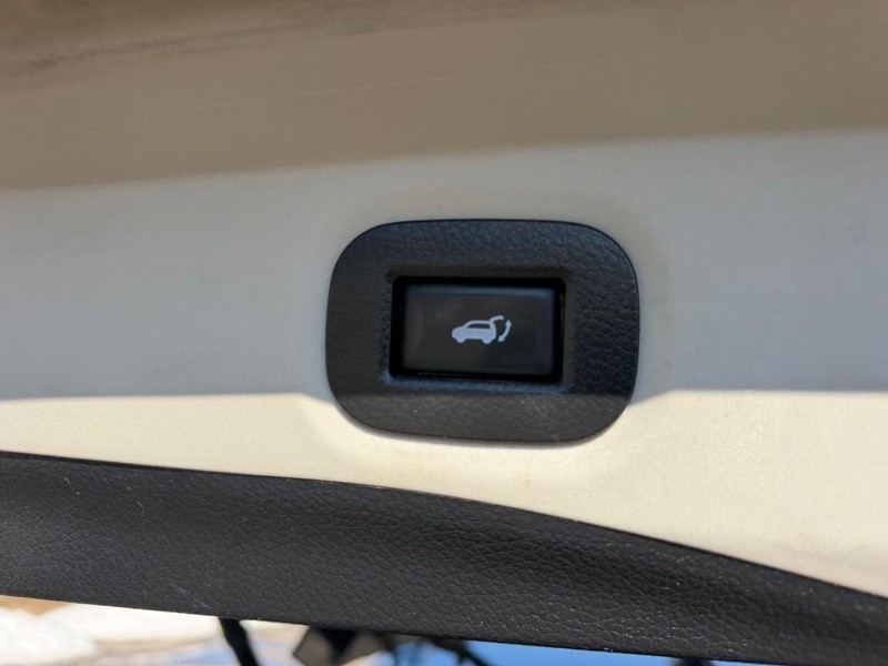 Nissan Rogue Vehicle Full-screen Gallery Image 6