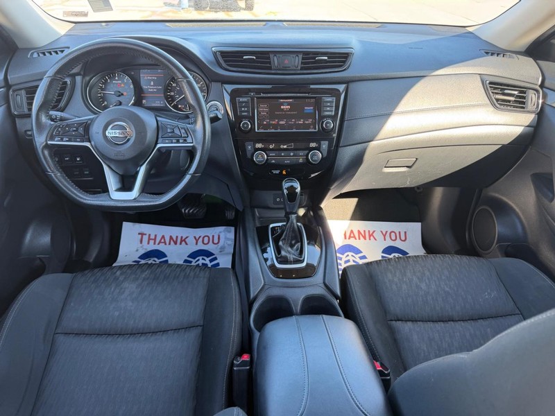 Nissan Rogue Vehicle Full-screen Gallery Image 9