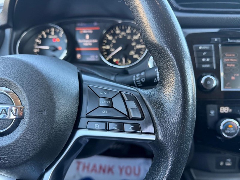 Nissan Rogue Vehicle Full-screen Gallery Image 12