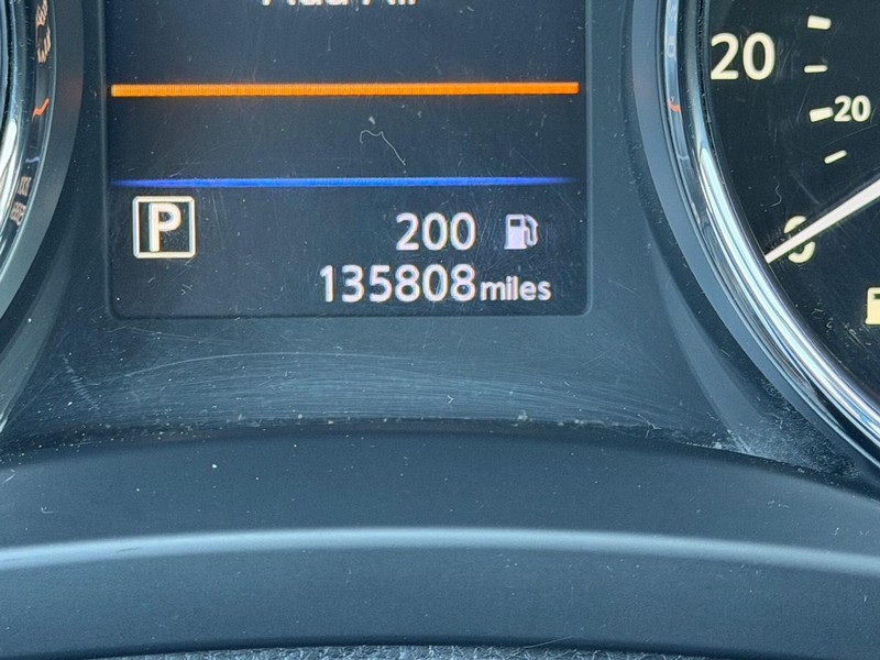 Nissan Rogue Vehicle Full-screen Gallery Image 19