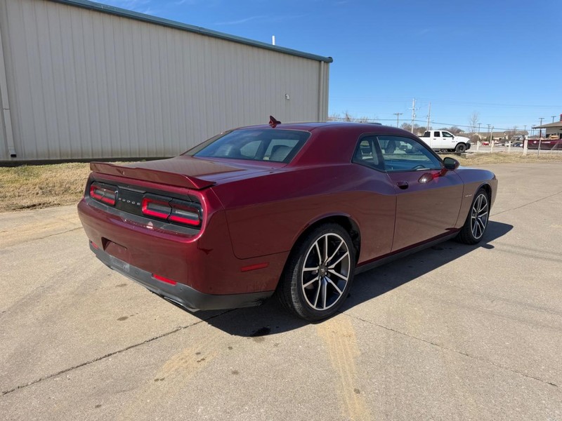 Dodge Challenger Vehicle Full-screen Gallery Image 3