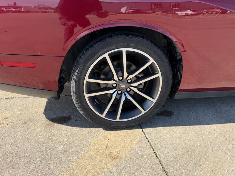 Dodge Challenger Vehicle Full-screen Gallery Image 6