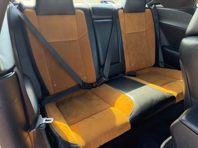 Dodge Challenger Vehicle Full-screen Gallery Image 7