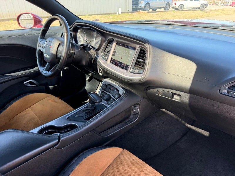 Dodge Challenger Vehicle Full-screen Gallery Image 9