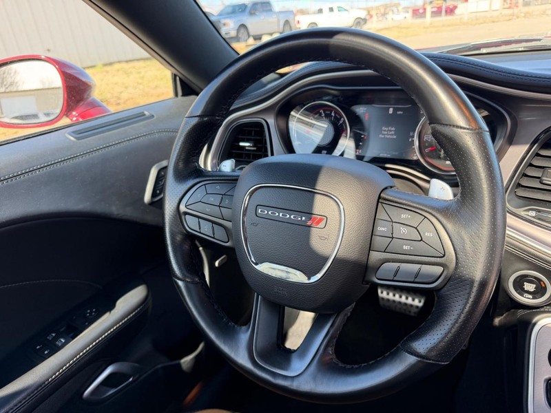 Dodge Challenger Vehicle Full-screen Gallery Image 10