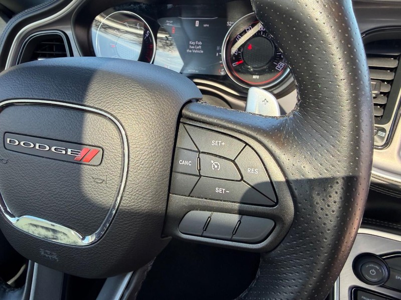 Dodge Challenger Vehicle Full-screen Gallery Image 12