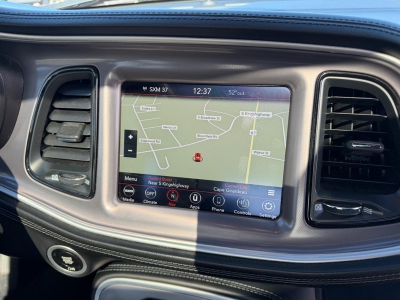 Dodge Challenger Vehicle Full-screen Gallery Image 13