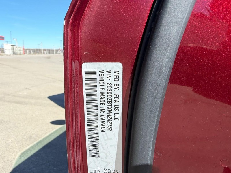 Dodge Challenger Vehicle Full-screen Gallery Image 22