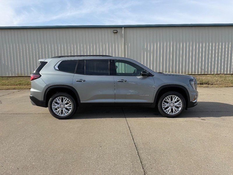 GMC Acadia Vehicle Full-screen Gallery Image 2